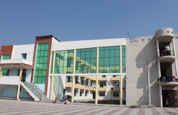 a building with a lot of windows and a lot of windows